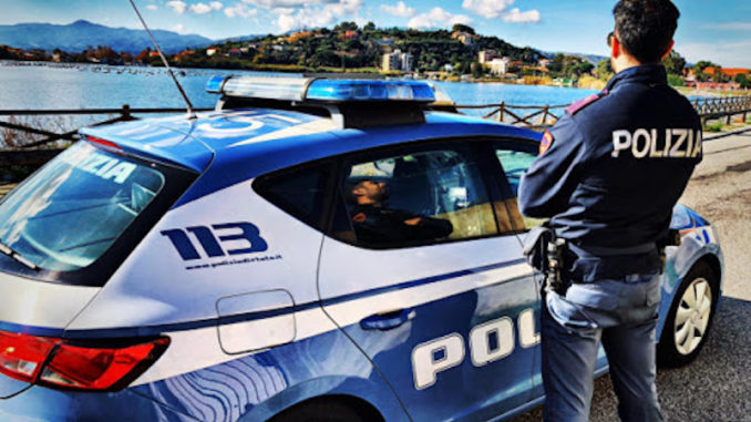 polizia di stato auto poliziotto