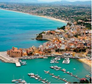Il Cristo del Belvedere e l’Abbraccio di Castellammare del Golfo, tra Memoria, Fede e Nostalgia