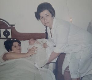 Caterina Mannino, l’ostetrica di Sferracavallo che ha accompagnato alla vita generazioni di bambini