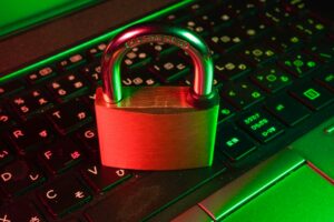 Dove finiscono davvero i nostri dati? Viaggio nel mercato invisibile dell’informazione personale